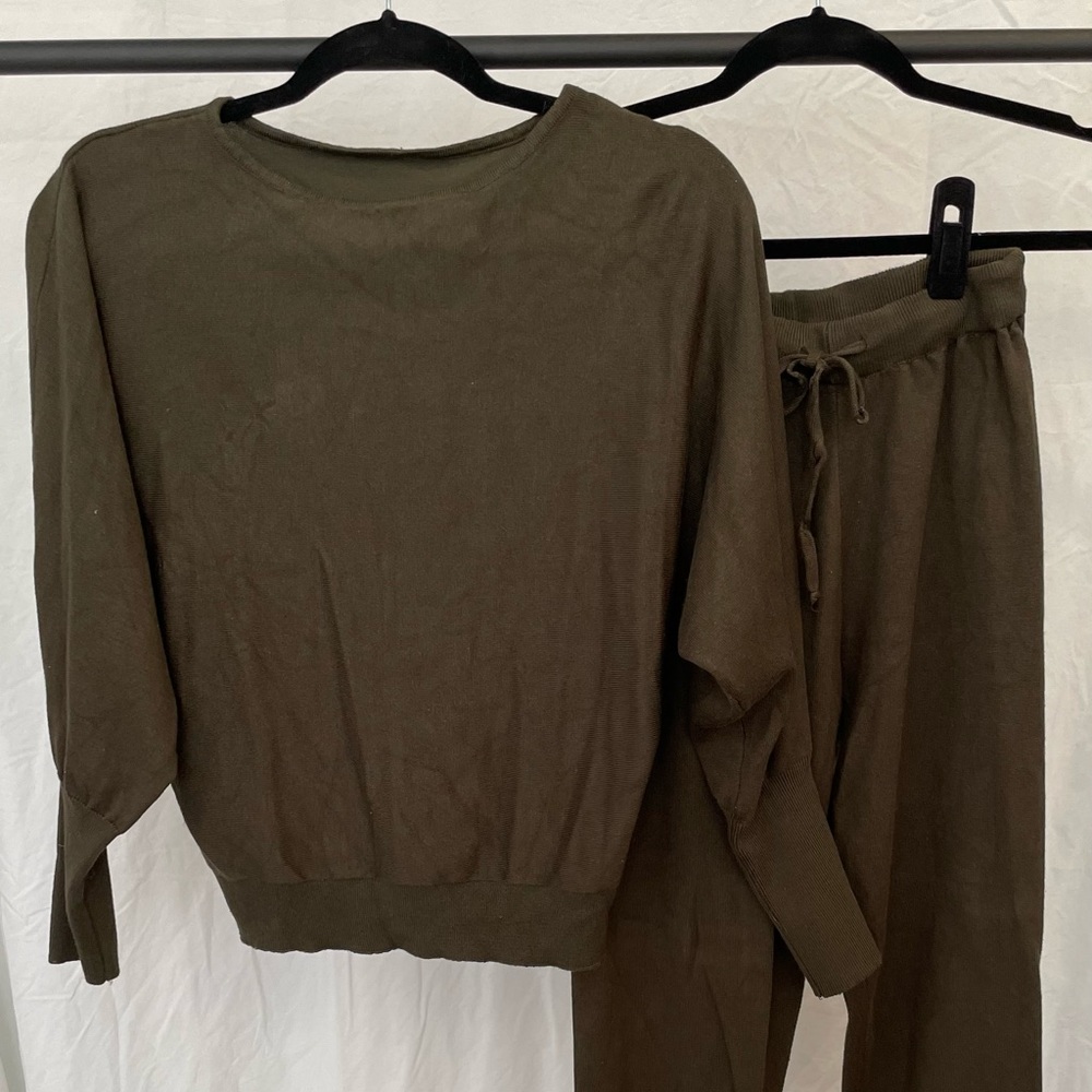 Olive green loungewear set, Size M